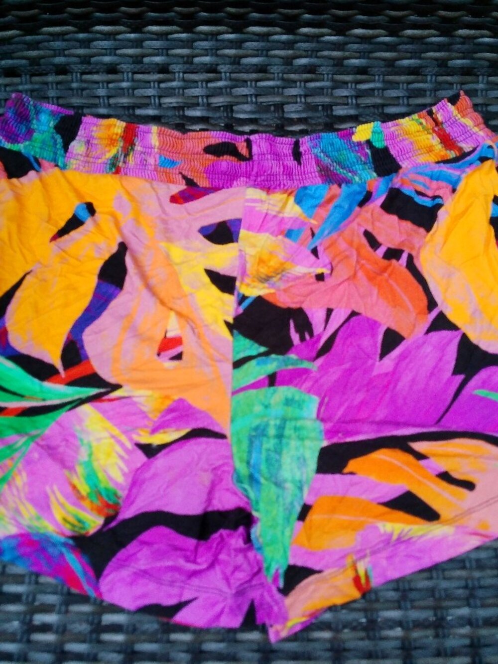 2 PC SET SOMA TROPICAL PULL ON SHORTS AND CAMISOLE  SIZE LARGE GOOD SHAPE